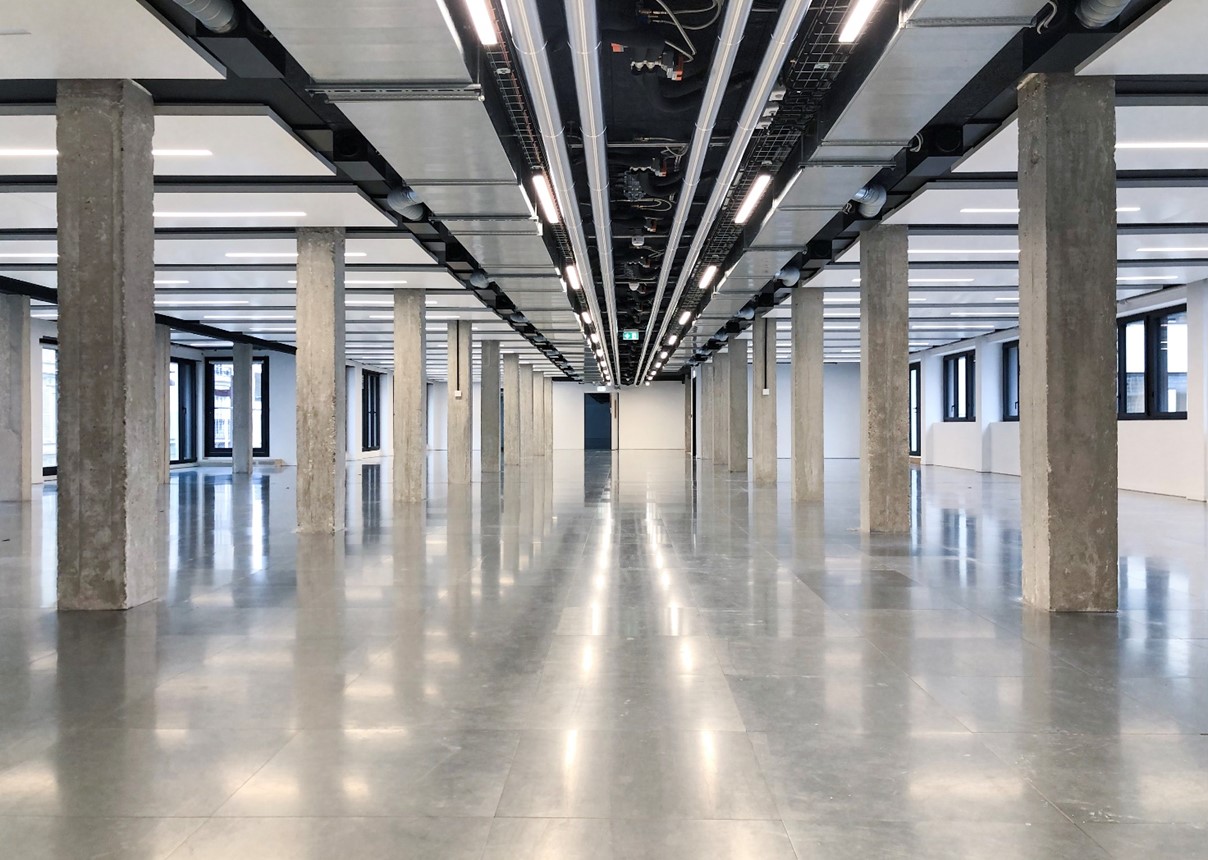 Interior del edificio, con sus columnas originales